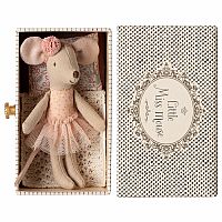 Dance mouse in daybed, Little sister