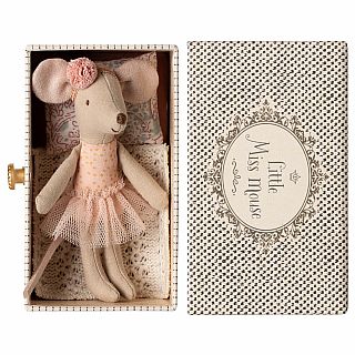 Dance mouse in daybed, Little sister