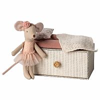 Dance mouse in daybed, Little sister