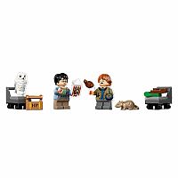 76450 LEGO® Book Nook: Hogwarts™ Express