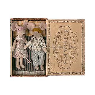 Mum & Dad Mice In Cigar Box  