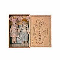 Mum & Dad Mice In Cigar Box  